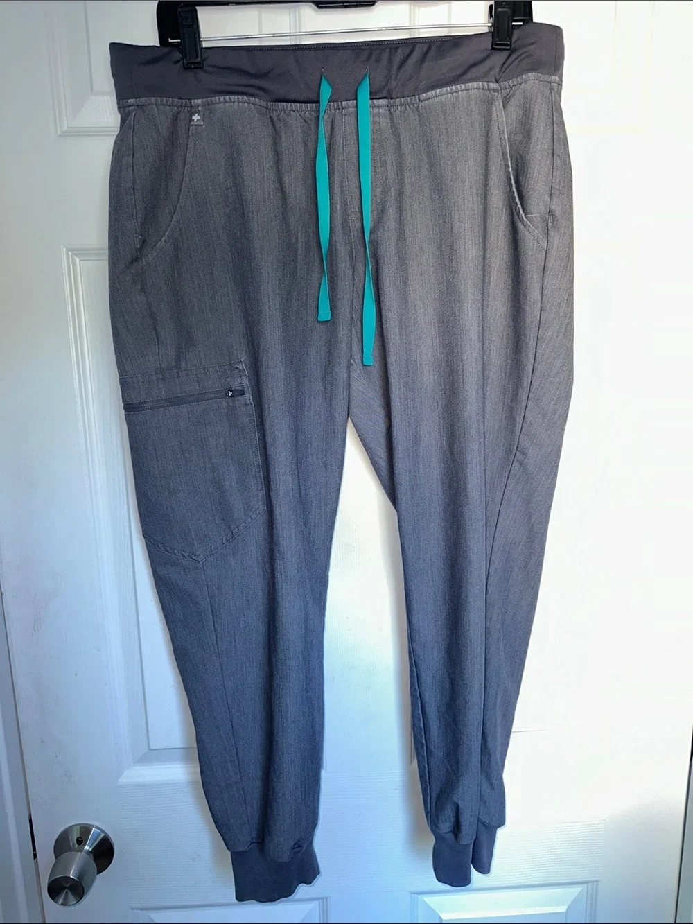 Figs Men's Gray Jogger Scrub Pants & Top Set - Charcoal Gray